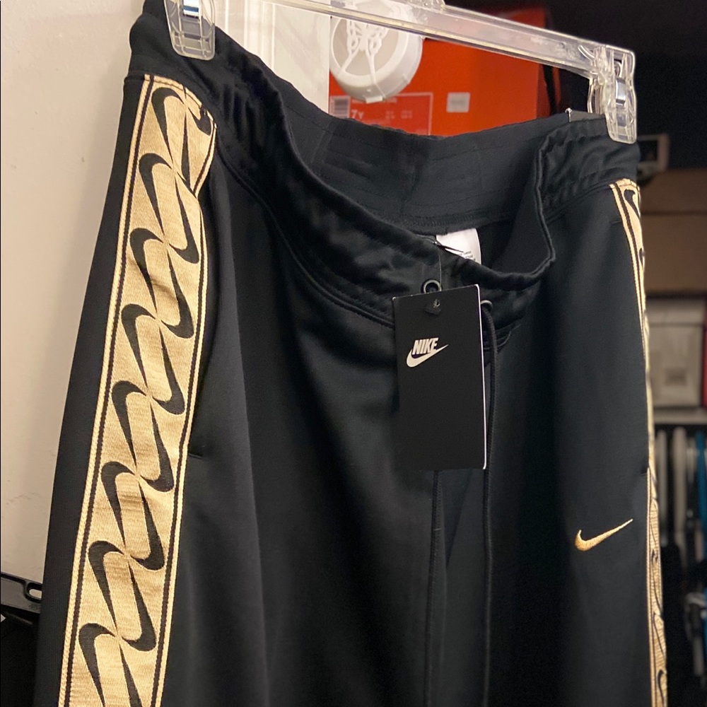 Brand New Nike ladies sweat pants Black w gold Air